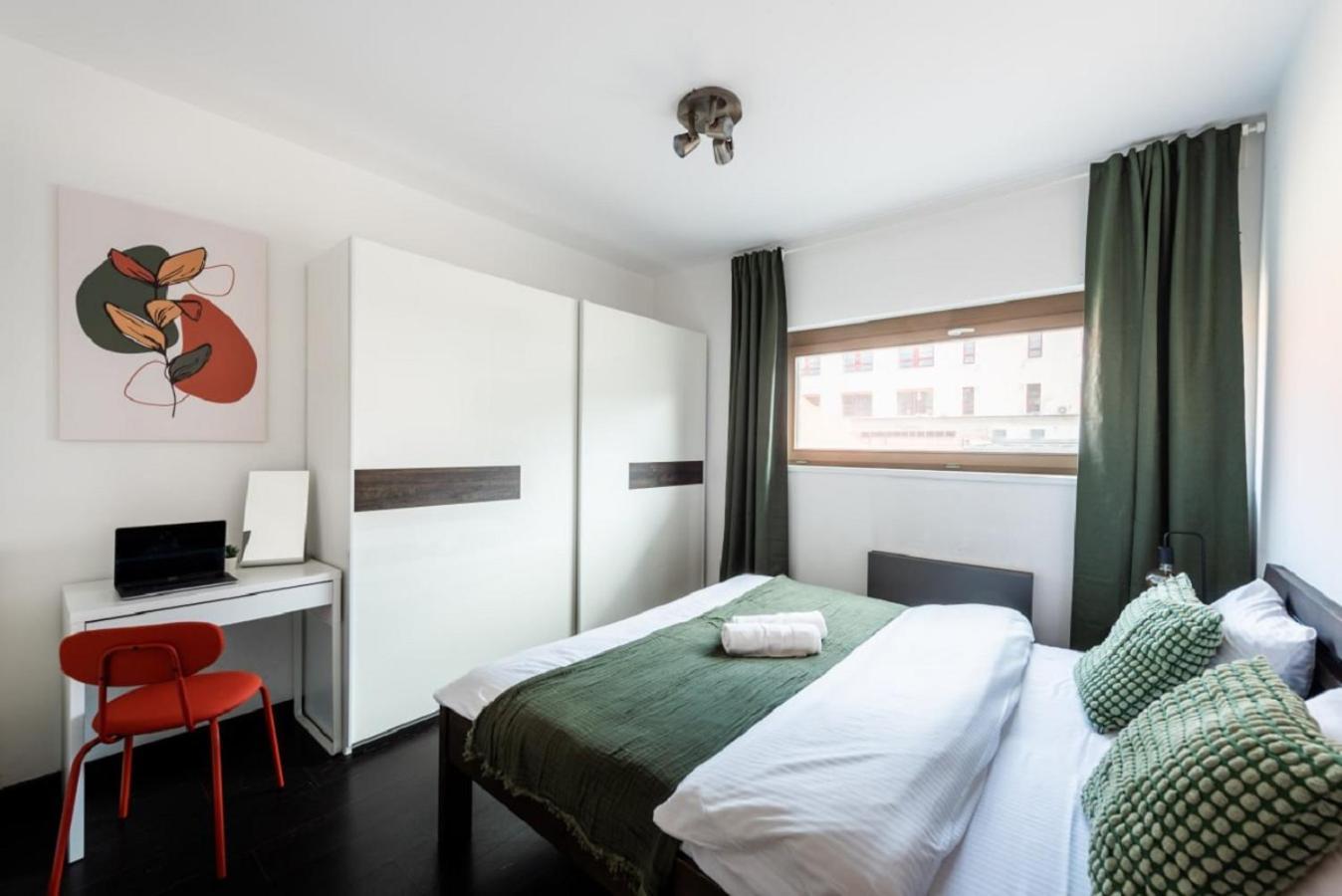 Spacious Apartments Near Karlin Square Πράγα Εξωτερικό φωτογραφία