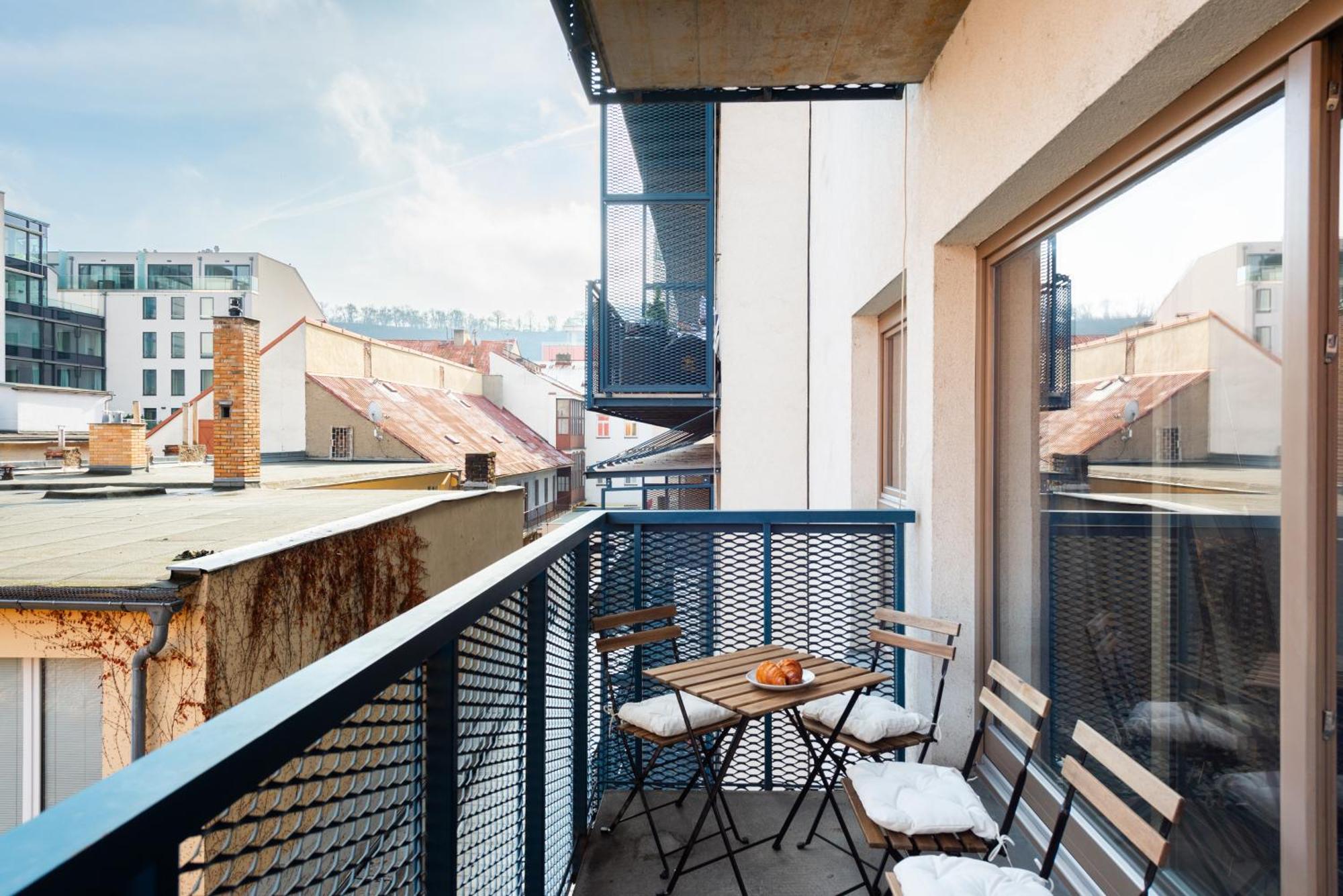 Spacious Apartments Near Karlin Square Πράγα Εξωτερικό φωτογραφία