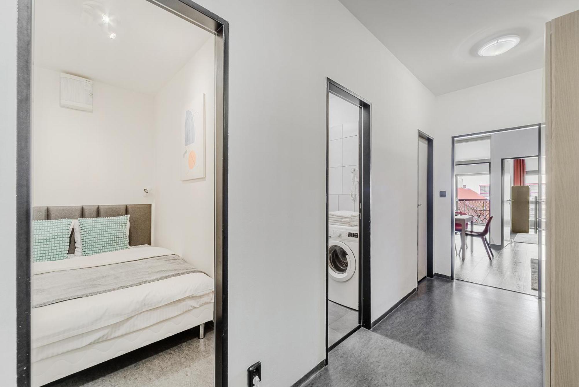 Spacious Apartments Near Karlin Square Πράγα Εξωτερικό φωτογραφία