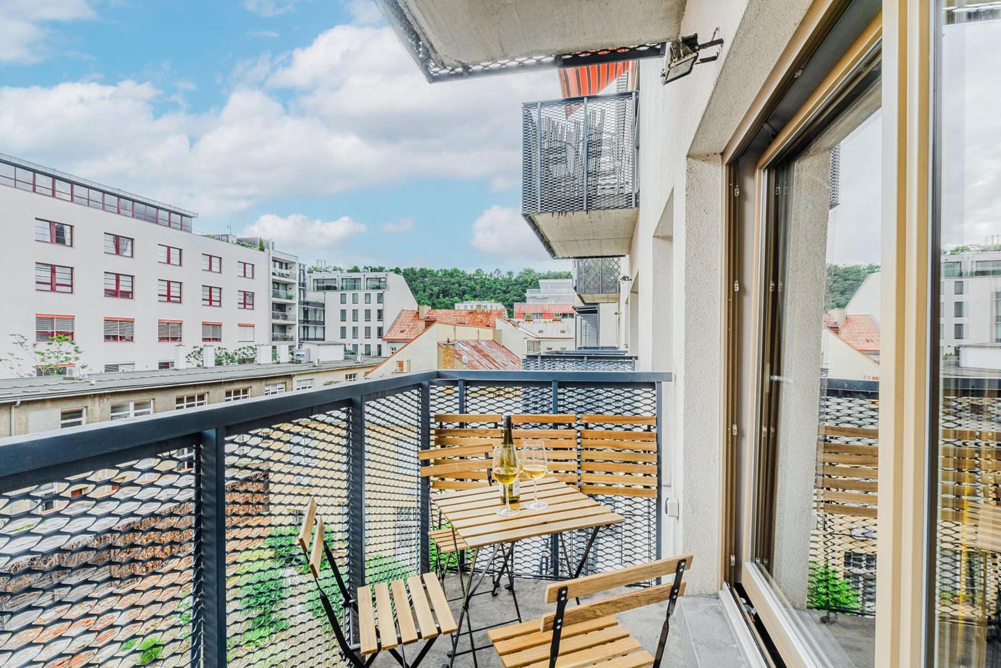 Spacious Apartments Near Karlin Square Πράγα Εξωτερικό φωτογραφία