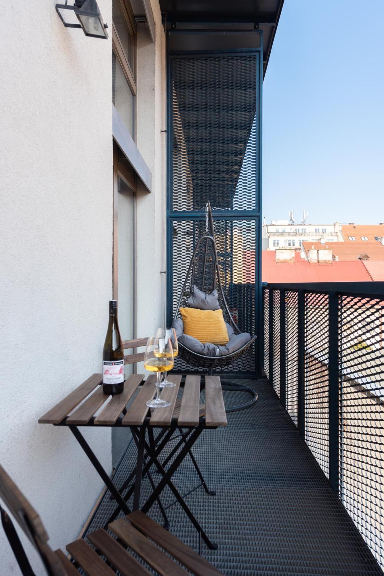 Spacious Apartments Near Karlin Square Πράγα Εξωτερικό φωτογραφία