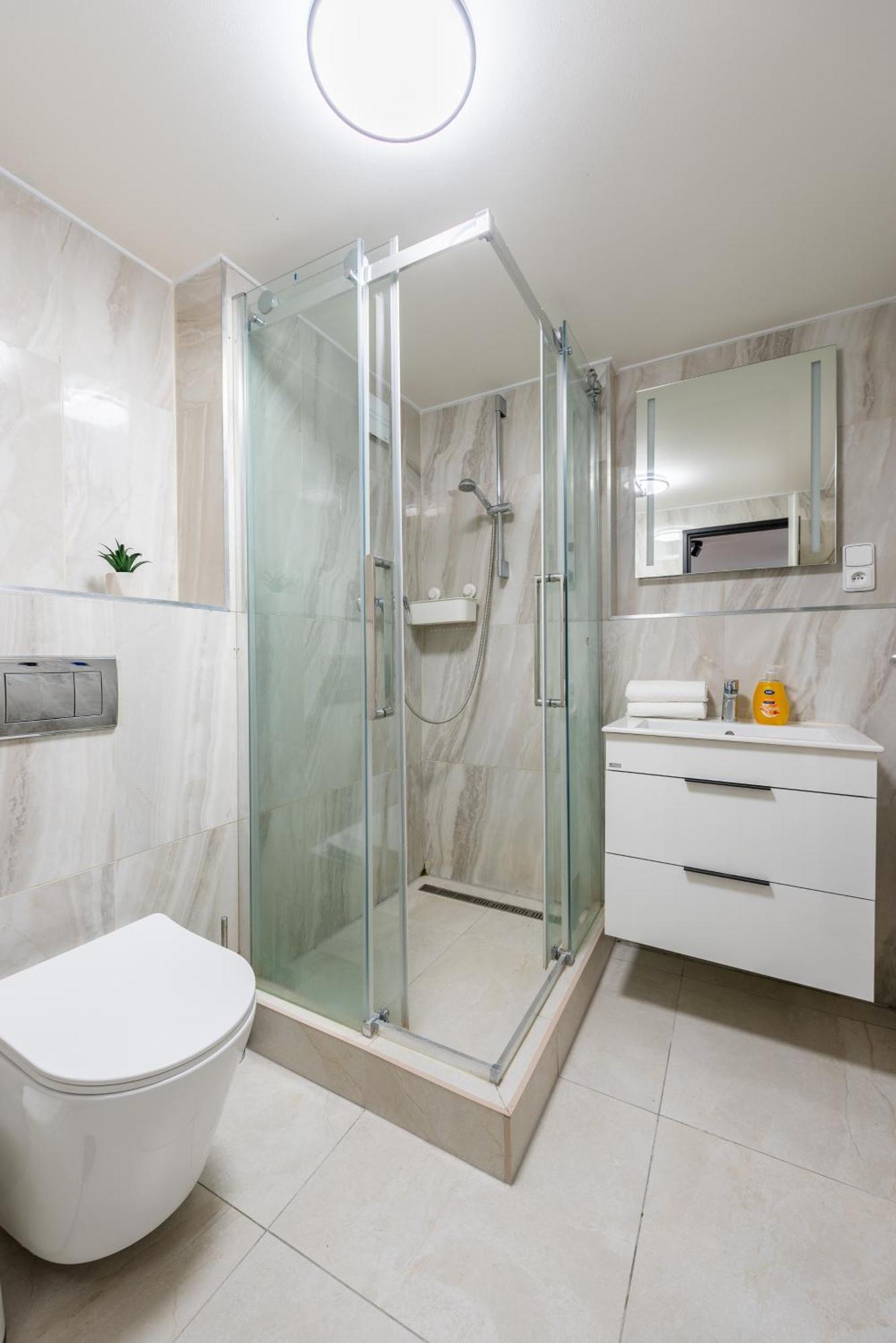 Spacious Apartments Near Karlin Square Πράγα Εξωτερικό φωτογραφία