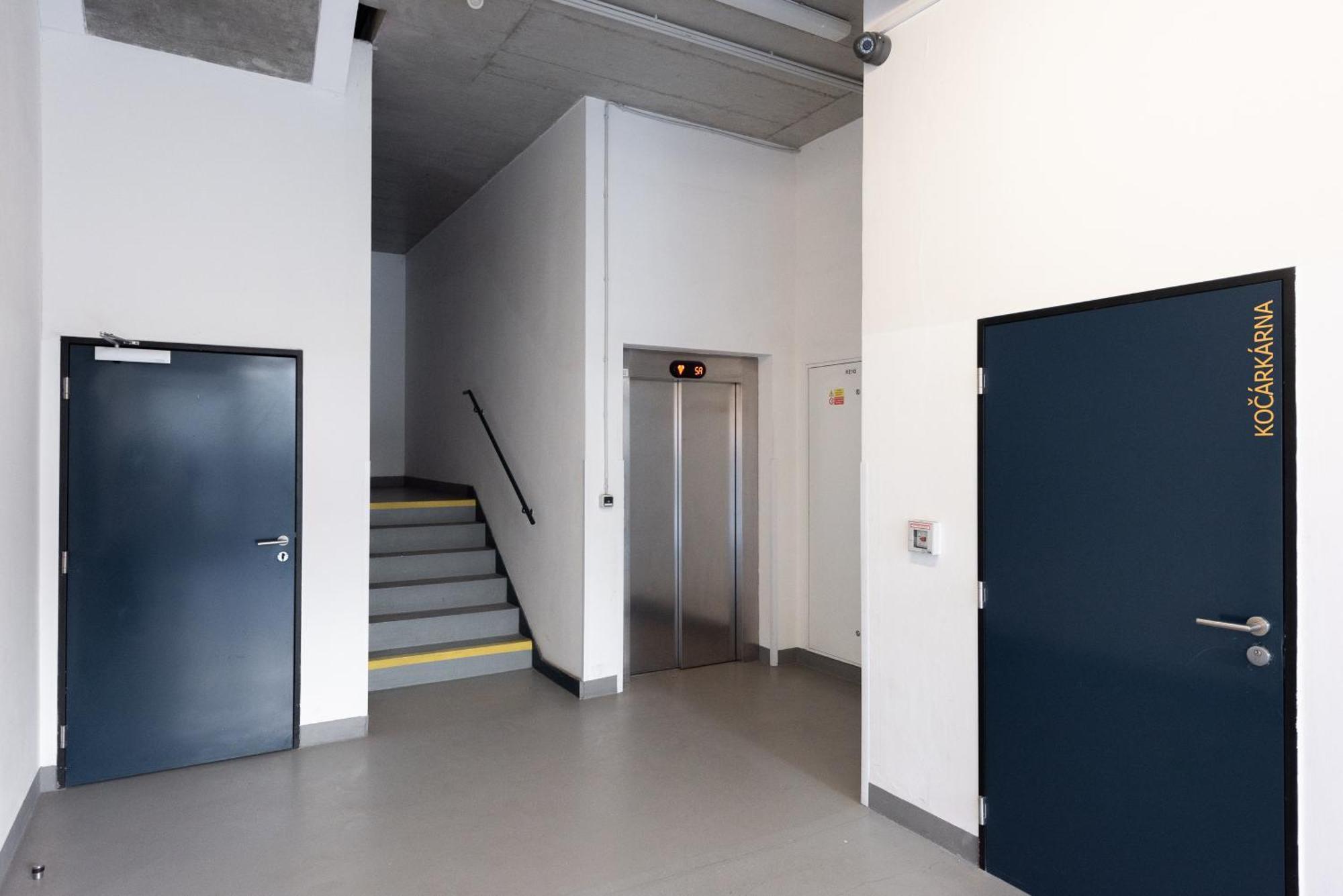Spacious Apartments Near Karlin Square Πράγα Εξωτερικό φωτογραφία